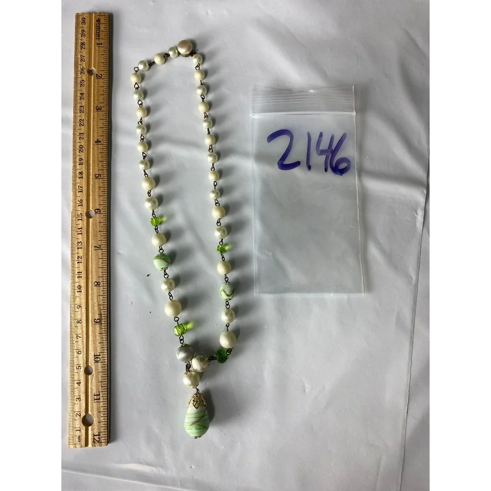Vintage Faux Pearl‎ Green Glass Beaded Teardrop Pendant Necklace Gold Tone 22 In